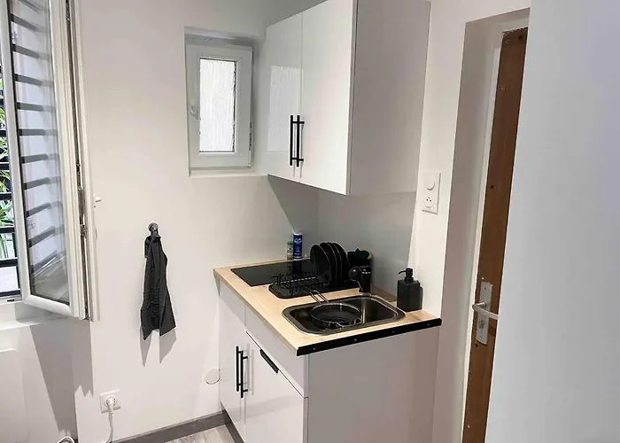 • Pti' Parisien • *