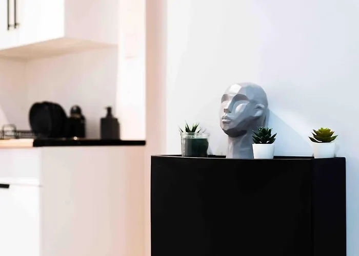 • Pti' Parisien • *