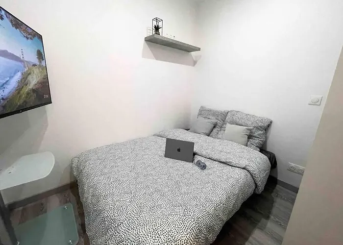 דירה • Pti' Parisien • *